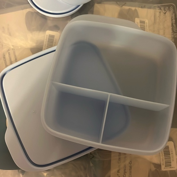 New from Tupperware Perfect lunchbox food storage container - Picture 4 of 7
